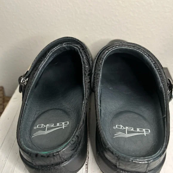 Dansko Black Embossed Leather Clogs Sz 39 EU 8.5-9 US - Picture 4 of 6